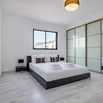 Seafront Penthouse Paradise Views Of Balluta Bay * Saint Julian's