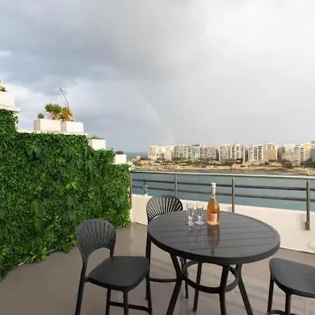 Seafront Penthouse Paradise Views Of Balluta Bay Appartement