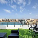 Seafront Penthouse Paradise Views Of Balluta Bay Appartement San Ġiljan
