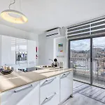 Seafront Penthouse Paradise Views Of Balluta Bay Appartement San Ġiljan