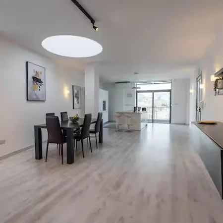Seafront Penthouse Paradise Views Of Balluta Bay Daire *