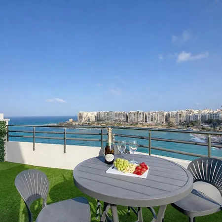 Seafront Penthouse Paradise Views Of Balluta Bay 公寓