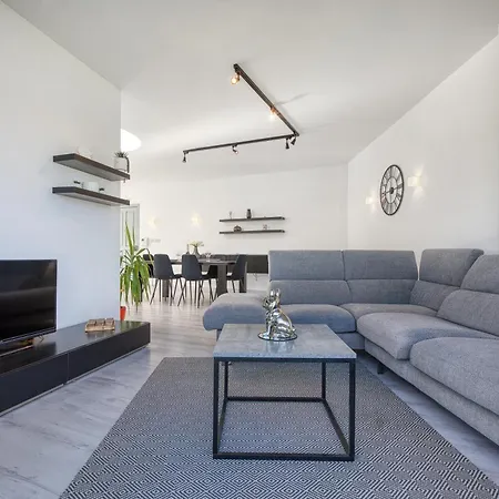 Seafront Penthouse Paradise Views Of Balluta Bay *