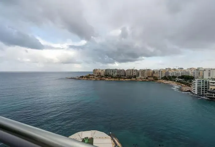 Seafront Penthouse Paradise Views Of Balluta Bay Apartamento