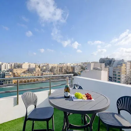 Seafront Penthouse Paradise Views Of Balluta Bay Lägenhet *