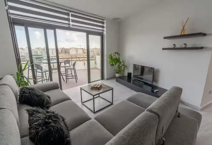 Seafront Penthouse Paradise Views Of Balluta Bay *